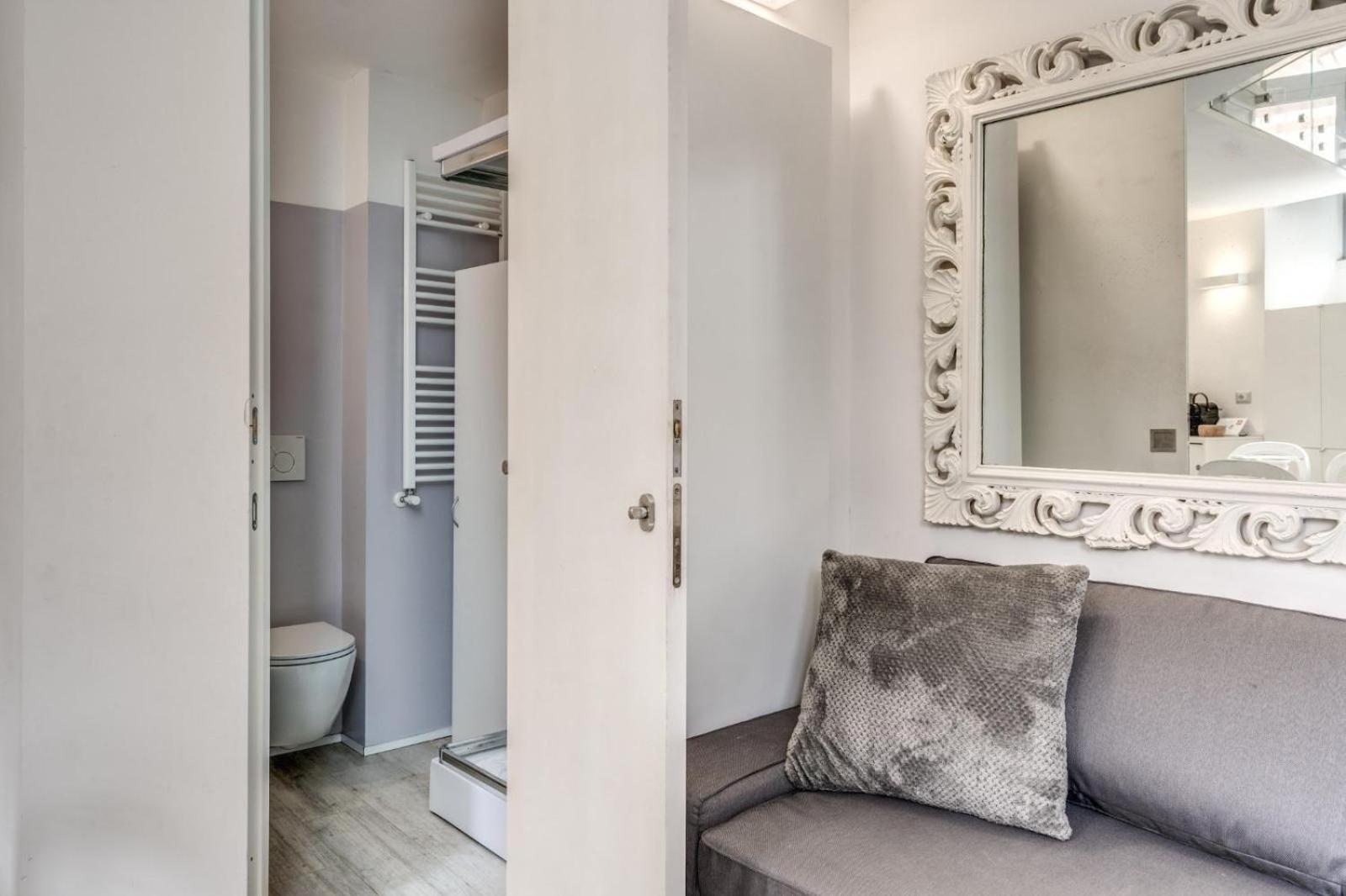 Elegant Flat In The Historic Near Colosseum! Roma
