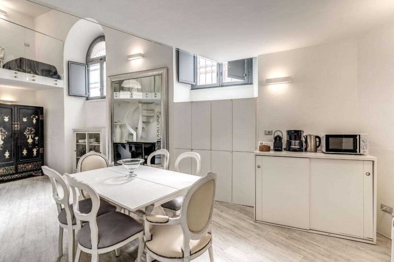 Elegant Flat In The Historic Near Colosseum!