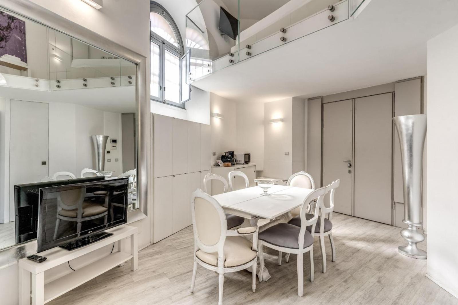 Elegant Flat In The Historic Near Colosseum! *