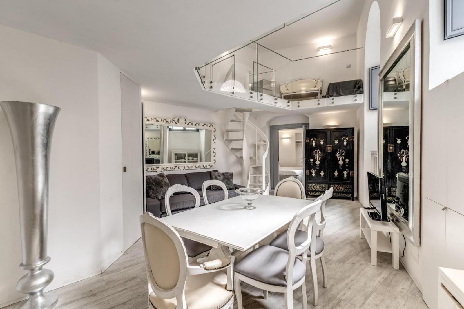 Elegant Flat In The Historic Near Colosseum! Roma