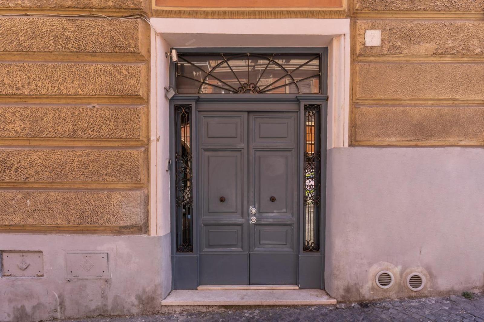 Elegant Flat In The Historic Near Colosseum! Roma