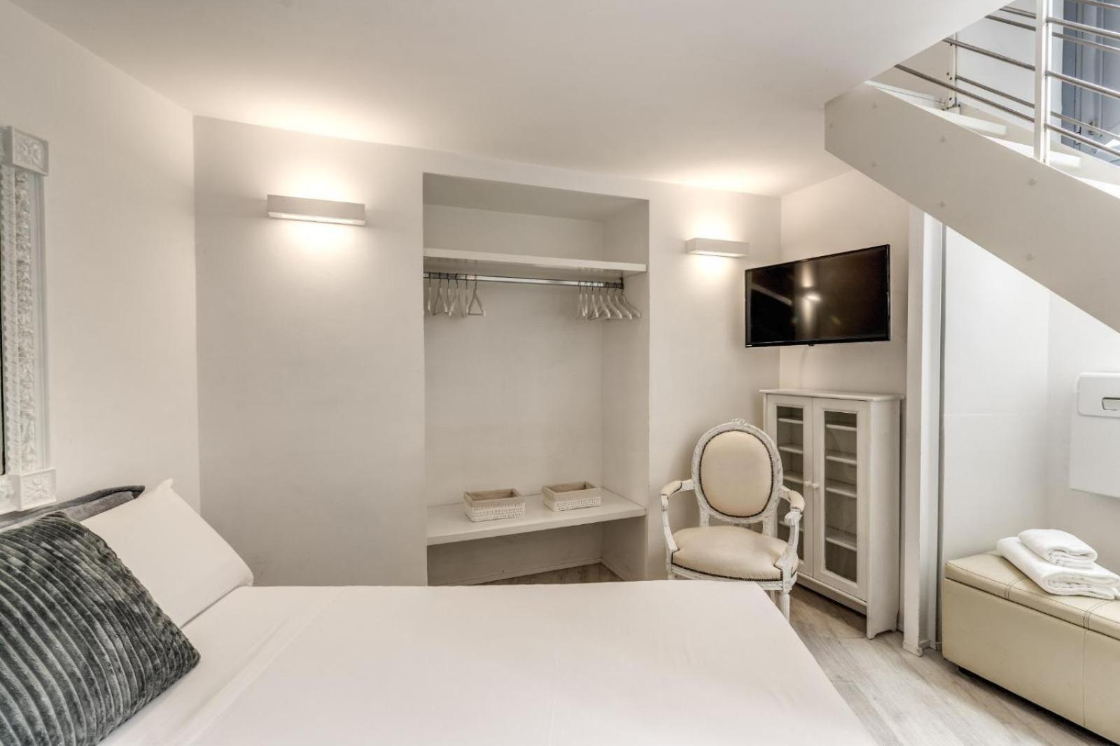 Elegant Flat In The Historic Near Colosseum!