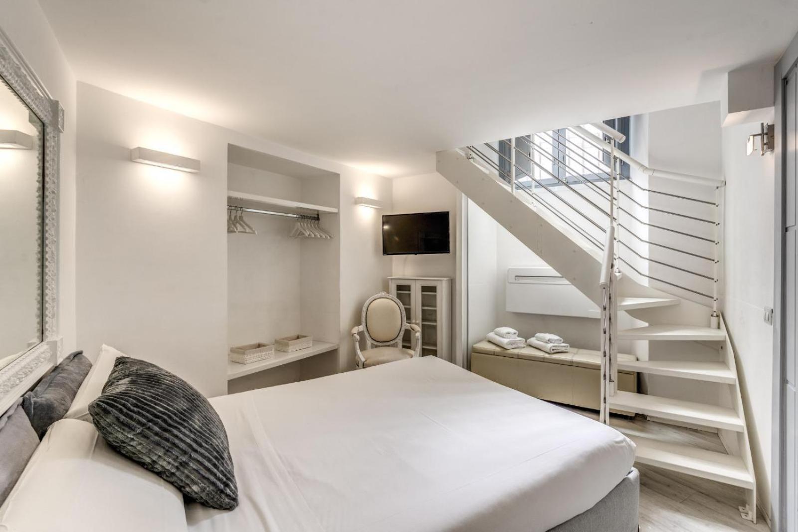 Elegant Flat In The Historic Near Colosseum! *