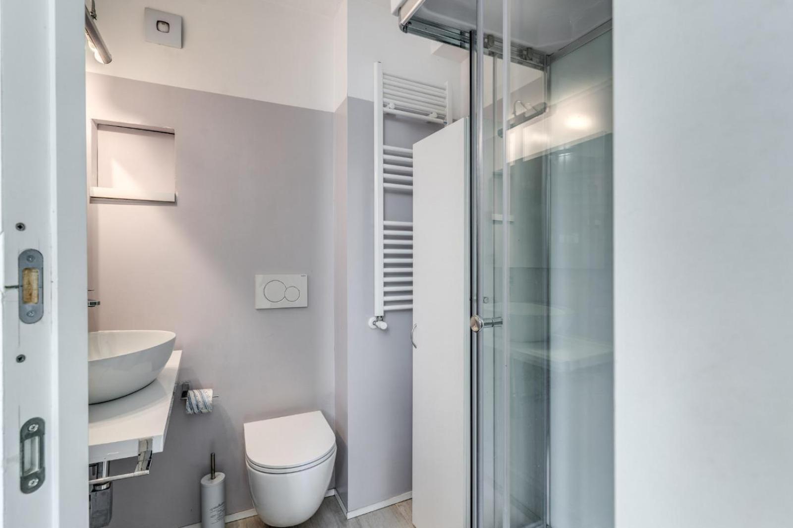 Elegant Flat In The Historic Near Colosseum! Roma