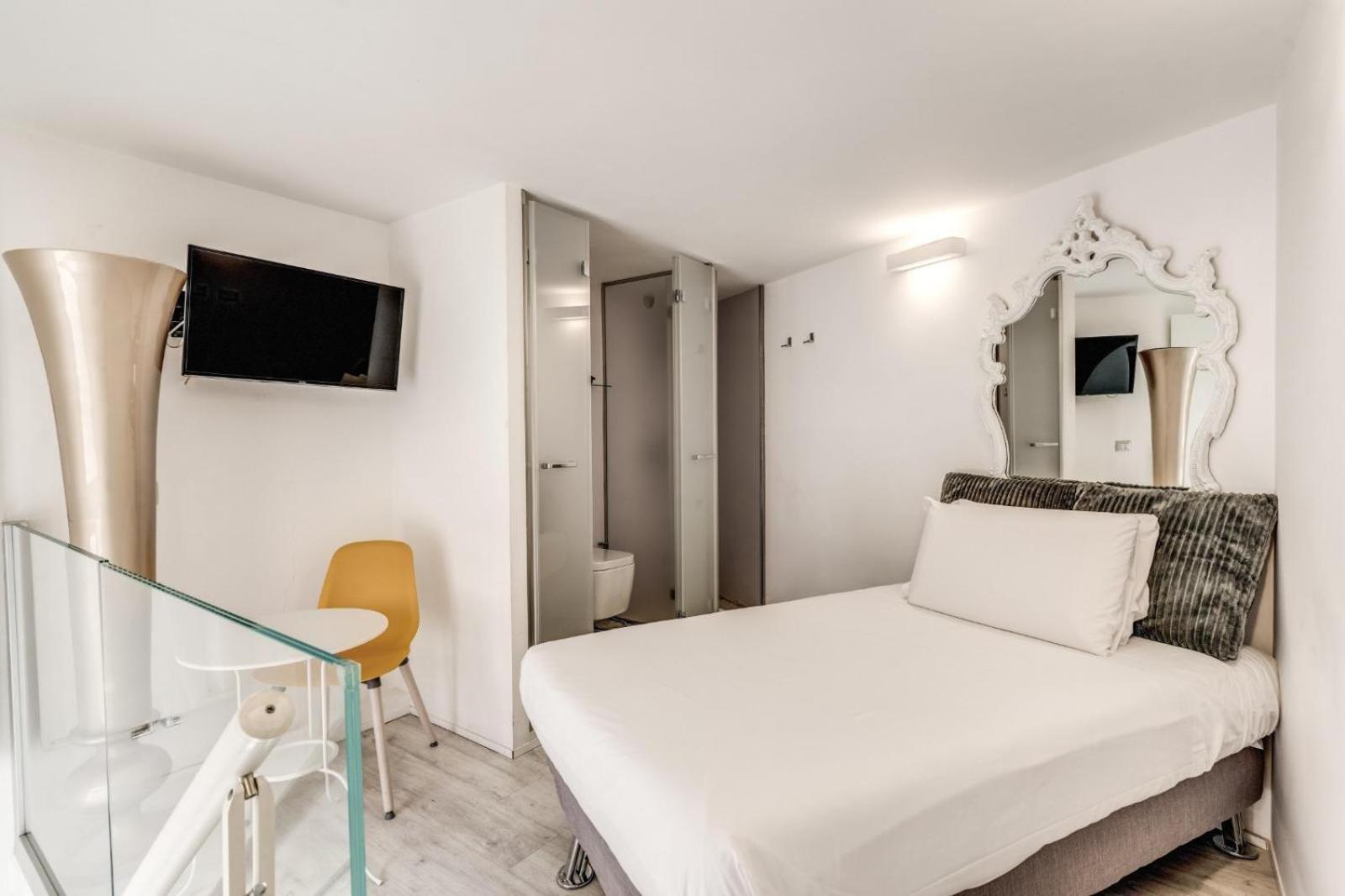 Elegant Flat In The Historic Near Colosseum! Roma